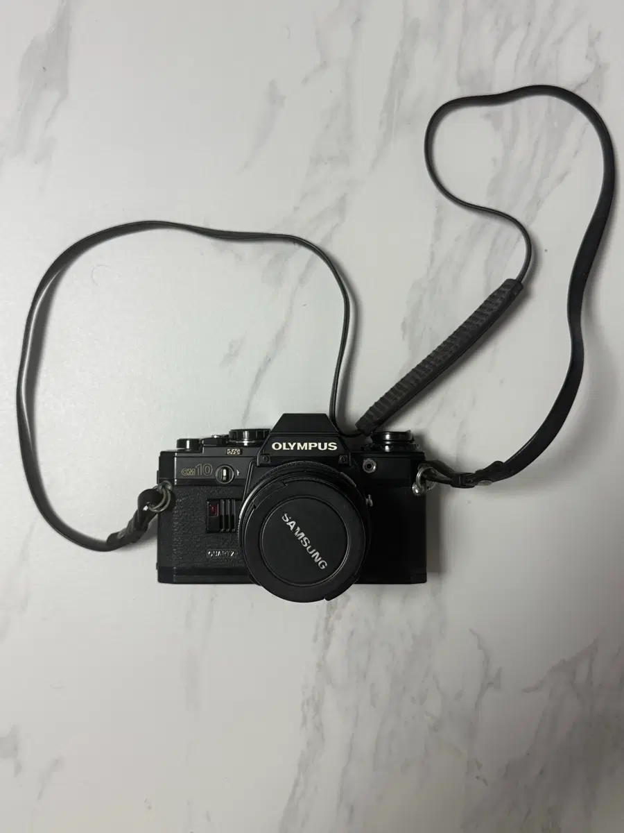 올림푸스 OM10 + 50mm 렌즈 (필름카메라, 필카)