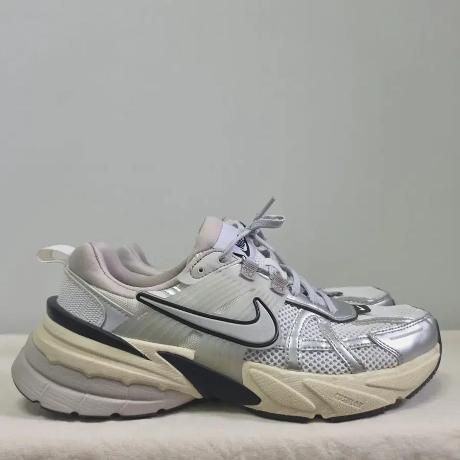 265나이키 V2K 런 -1514