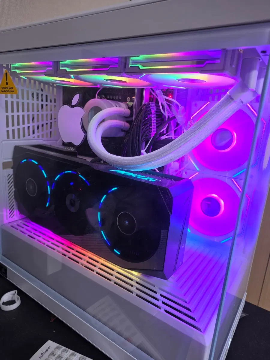 lg32GS95UV/14700k 4070ti 고사양 모니터 컴퓨터 풀세트 사용을 안해서 세트로 판매합니다~~~