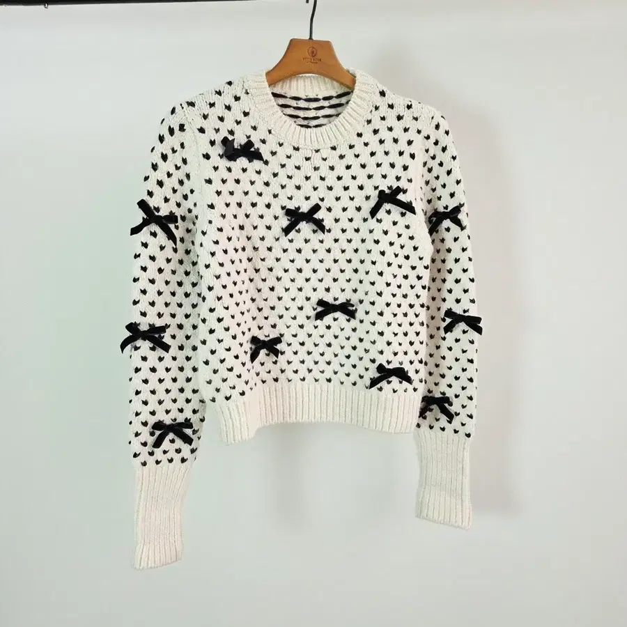 자라 ZARA 아이보리 블랙 리본 포인트 라운드넥 크롭 니트 S