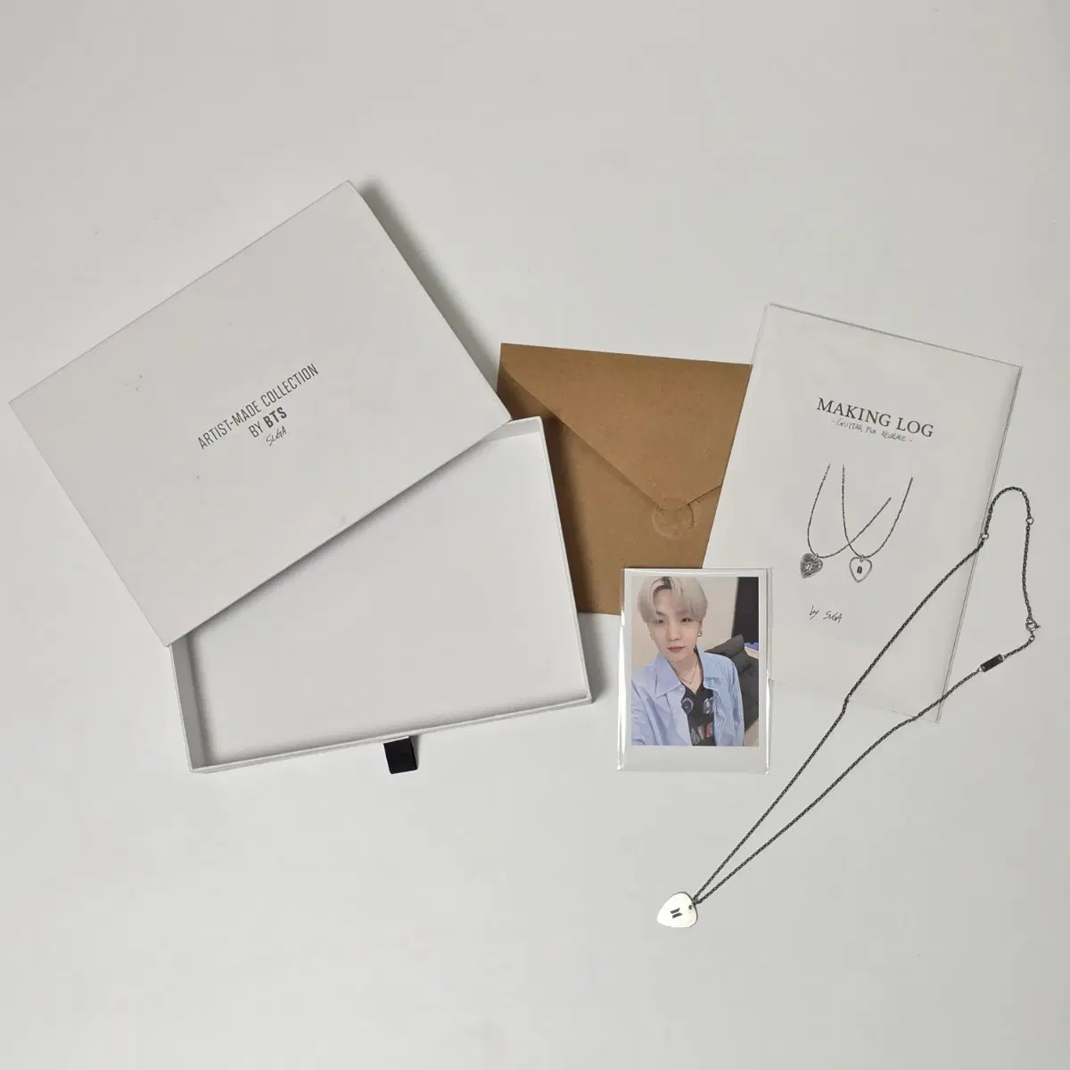 방탄 아티스트메이드 기타피크 목걸이 Guitar pick Necklace 슈가 bts suga
