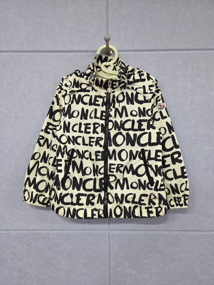 몽클레르(MONCLER) 키즈 레터링 로고 바람막이 자켓