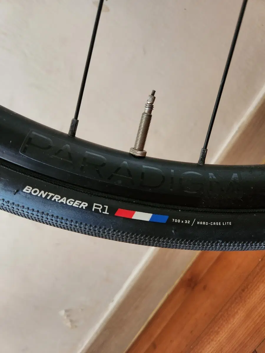 2개 한세트 5만원 자전거 타이어 본트래거 R1 700x32c