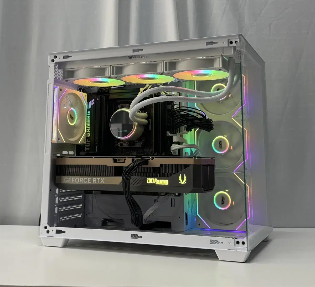 그래픽 RTX 50 시리즈 게이밍 PC 합리적인 가격으로 판매합니다