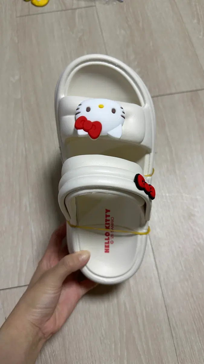 (New Product) Hello Kitty Slippers Shoes 250