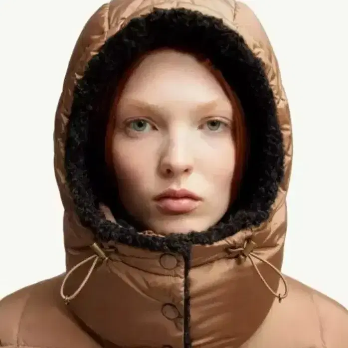 몽클레르 MONCLER 몽클레어 스퀘어 퀼팅 후드 숏다운 패딩/한정판.새상품.380만원 사진 2
