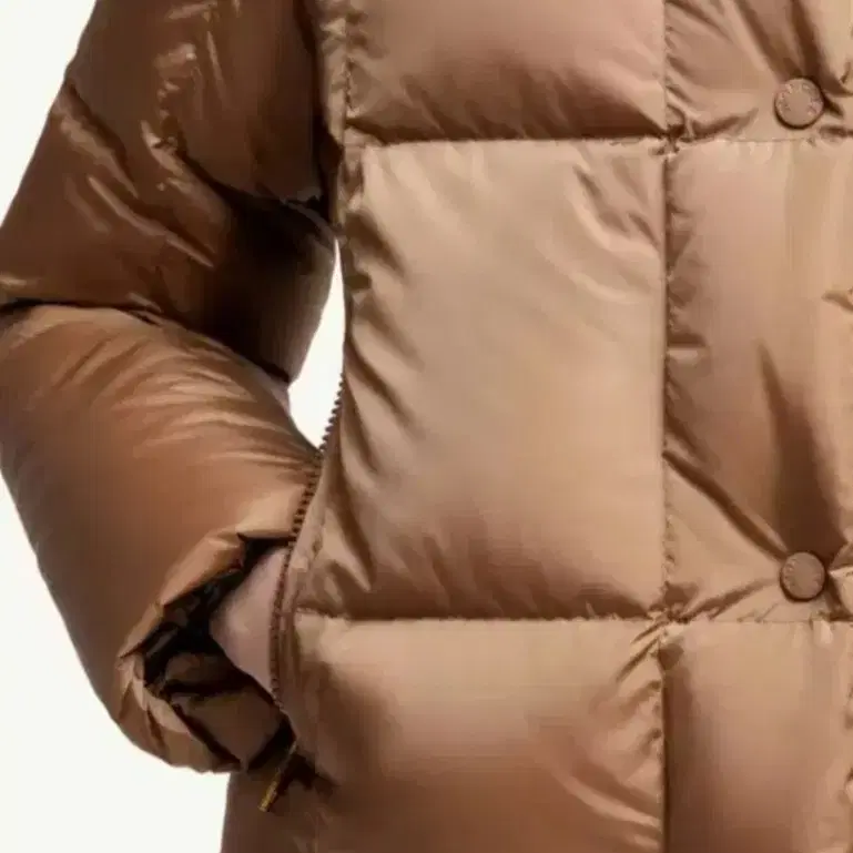 몽클레르 MONCLER 몽클레어 스퀘어 퀼팅 후드 숏다운 패딩/한정판.새상품.380만원 사진 4