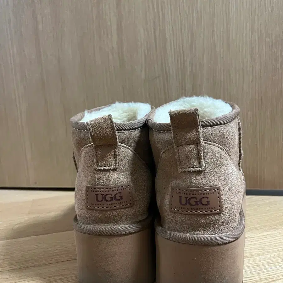 호주 UGG 울트라 미니 플랫폼 부츠 240