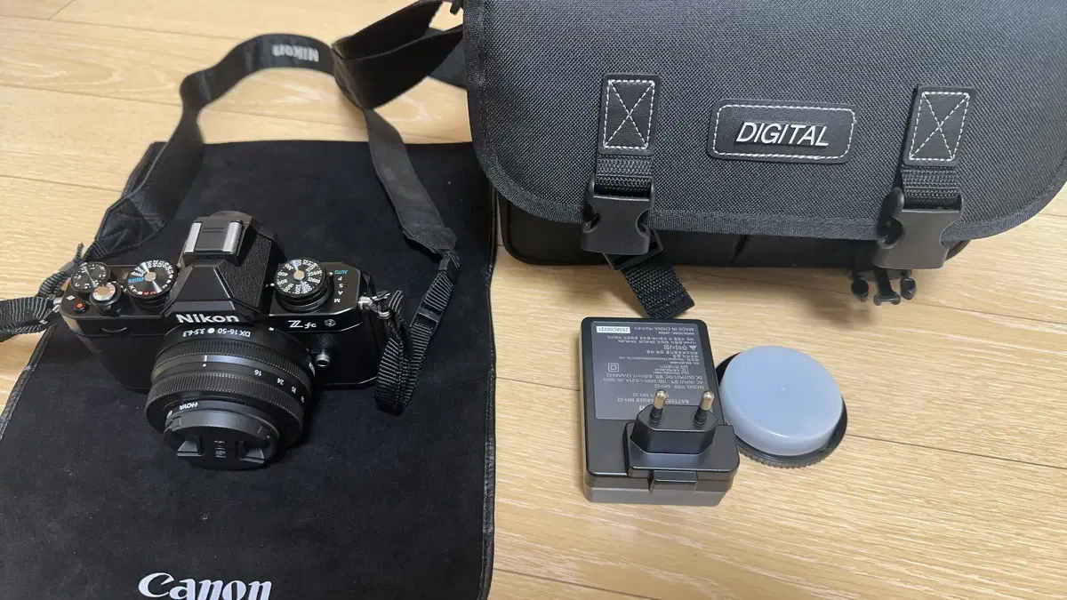 니콘 Z fc 카메라 + 16-50mm 렌즈 + 가방