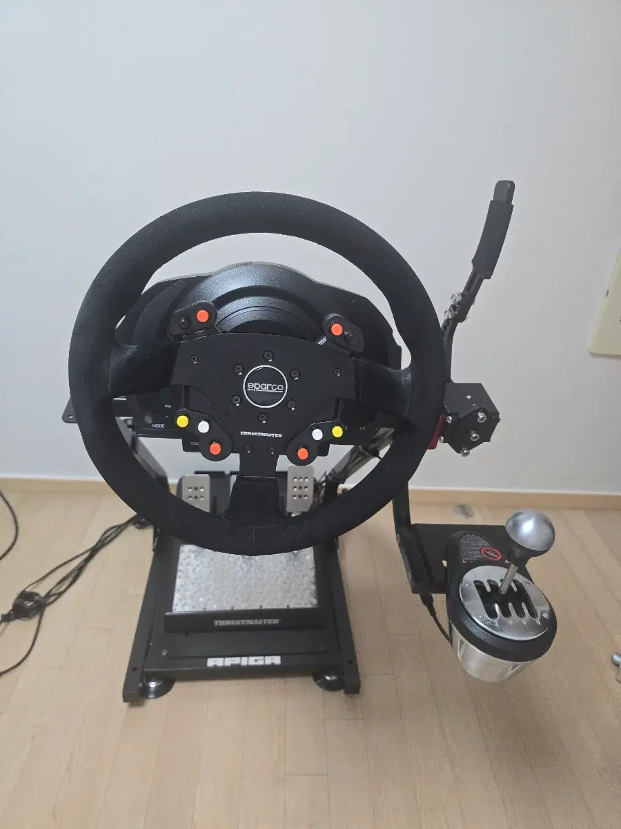 트러스트마스터 T300RS, R383, TLCM, TH8A, APIGA 거치대