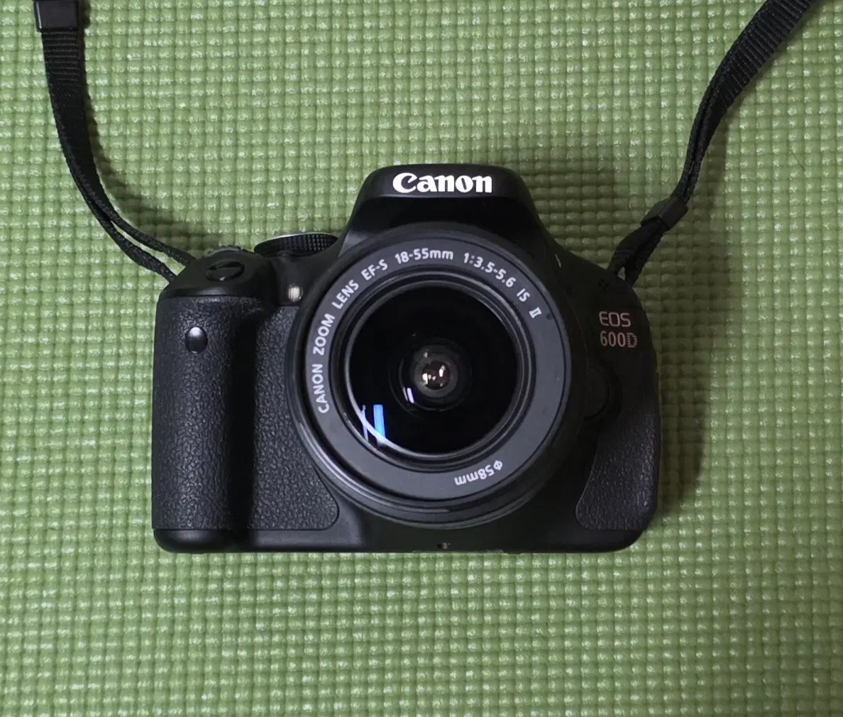 캐논 디지털카메라 EOS 600D 와 18-55mm 렌즈 팝니다.