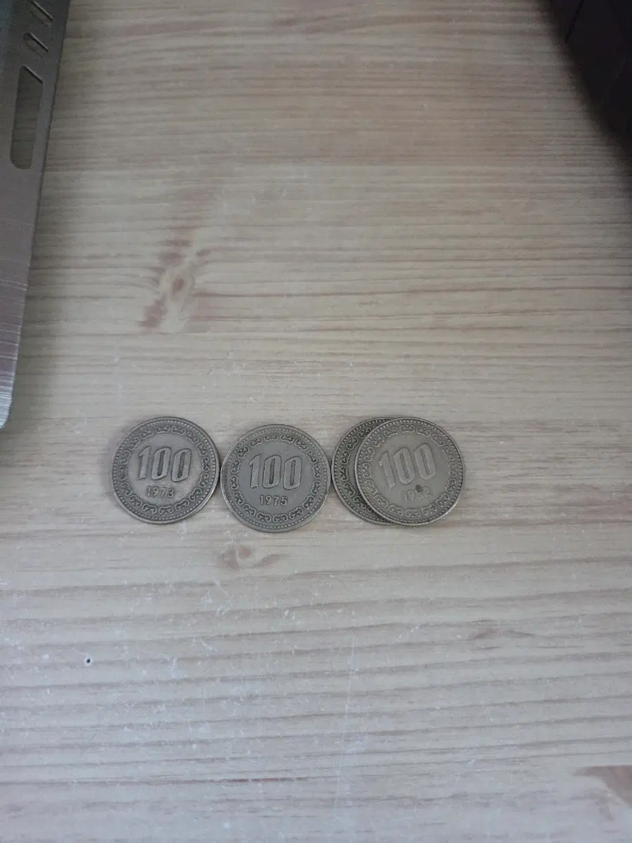 1983, 1994, 1997년 500원 동전 3개