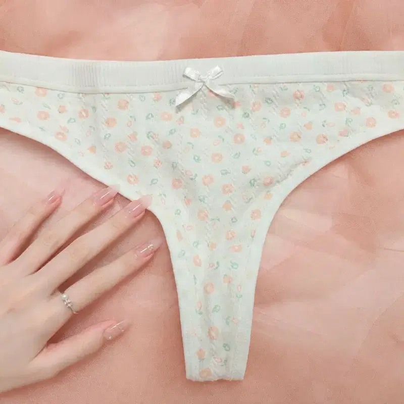 (중고) 화사한 꽃무늬 여성 티팬티 속옷