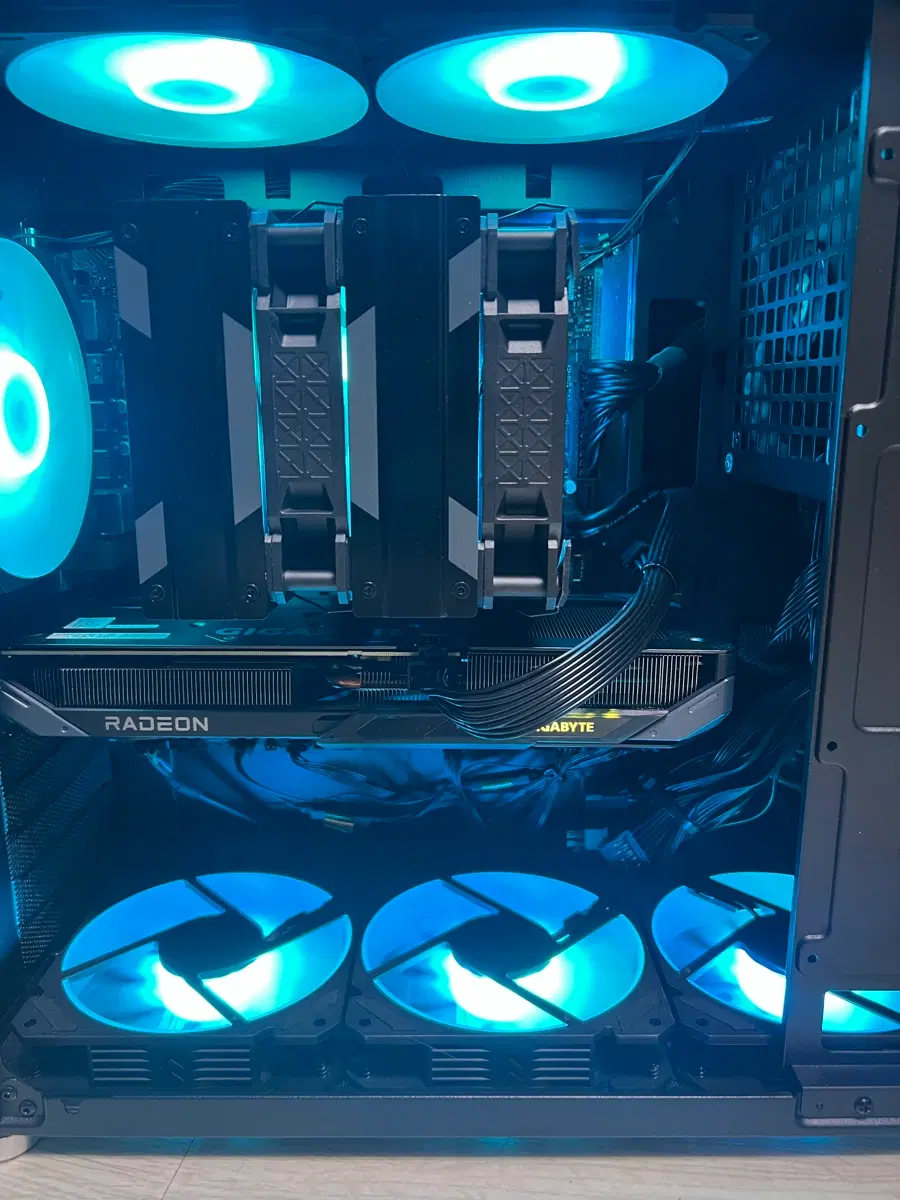 컴퓨터 본체 팔아요 9060xt 16gb