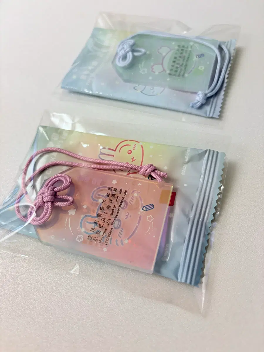 [판매/교환] 치이카와 모몽가 카니 오마모리 아크릴 부적 키링 홍콩 아티버스 맥도날드 콜라보 한정