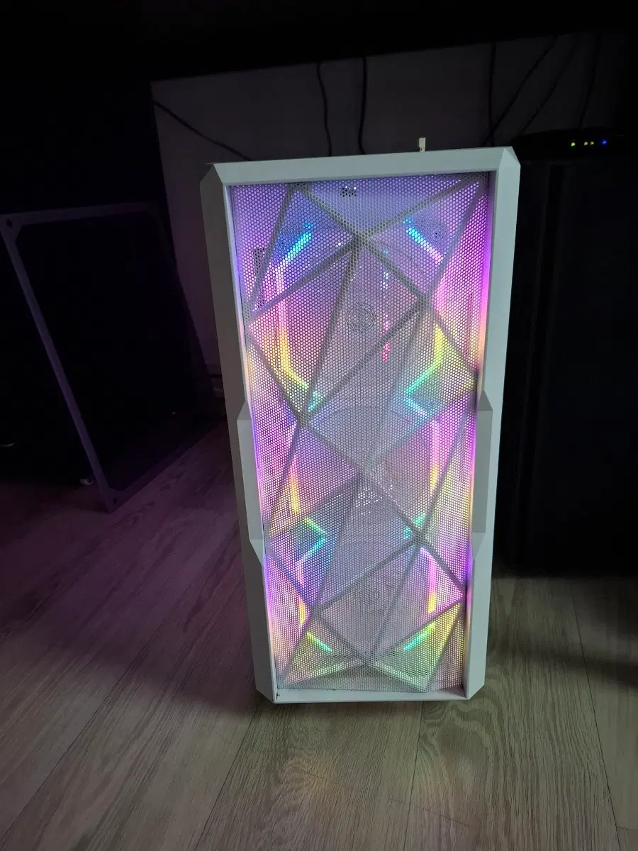 화이트 게이밍 PC 본체 (라이젠 5600x, 16G, B550m, RTX 2080 SUPER)