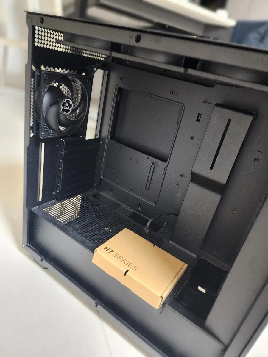 NZXT H7 flow v1 + 아틱 p12