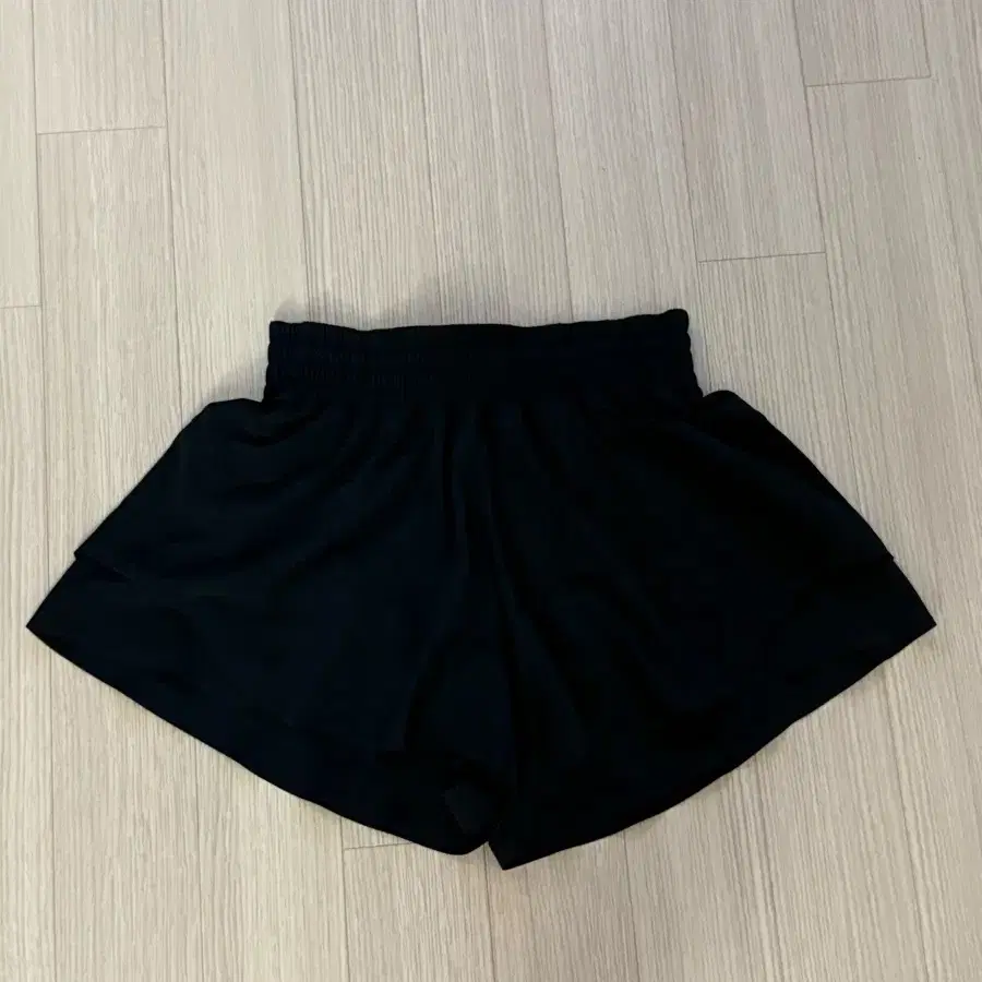 룰루레몬 셰이크 잇 아웃 블랙 밴딩 플레어 스커트 (xs)