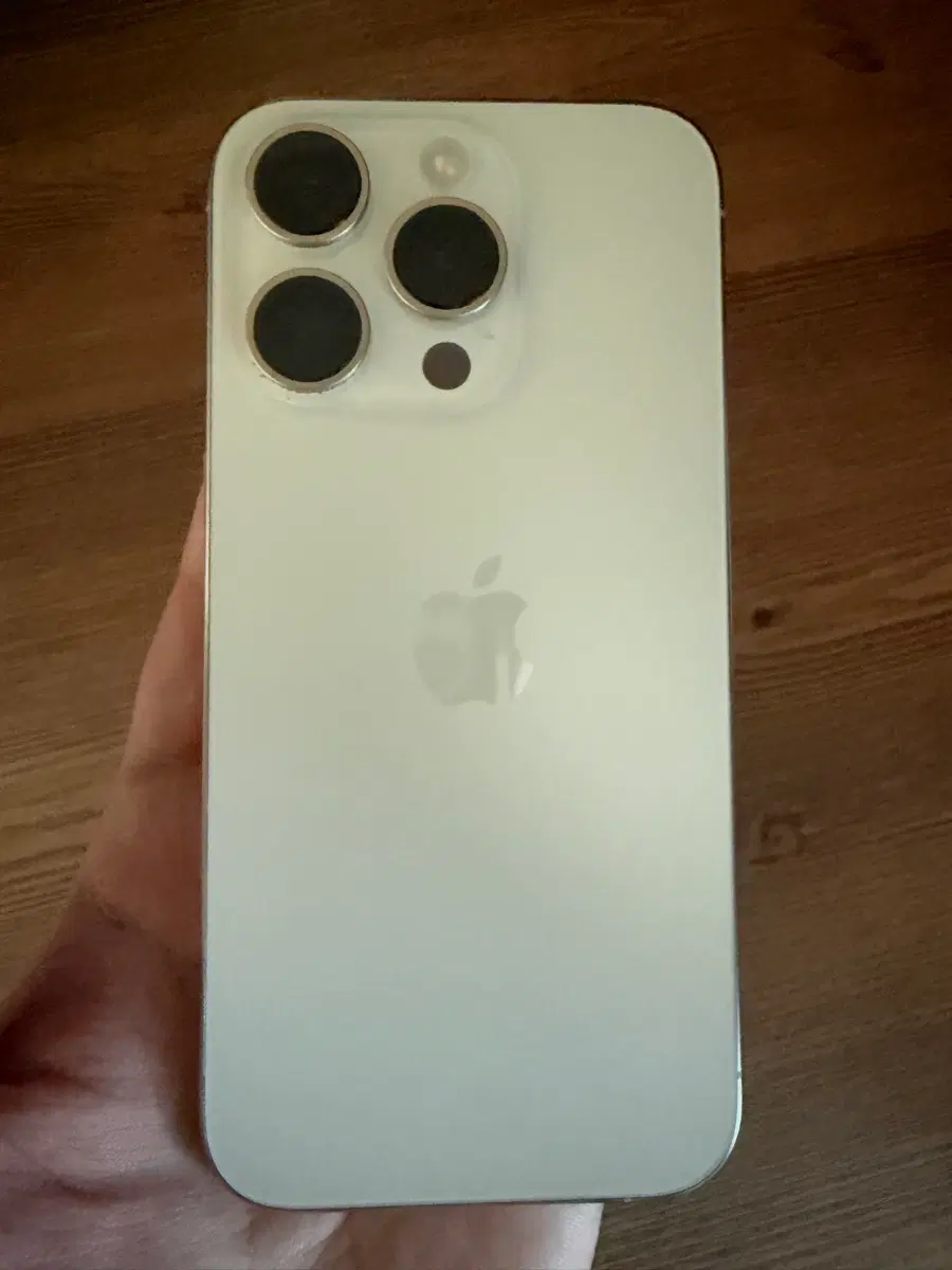 애플 아이폰15프로 128gb 실버 판매합니다.