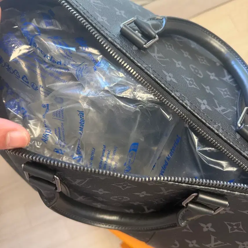 루이비통 키폴 55 모노그램 이클립스 보스턴백 사진 7