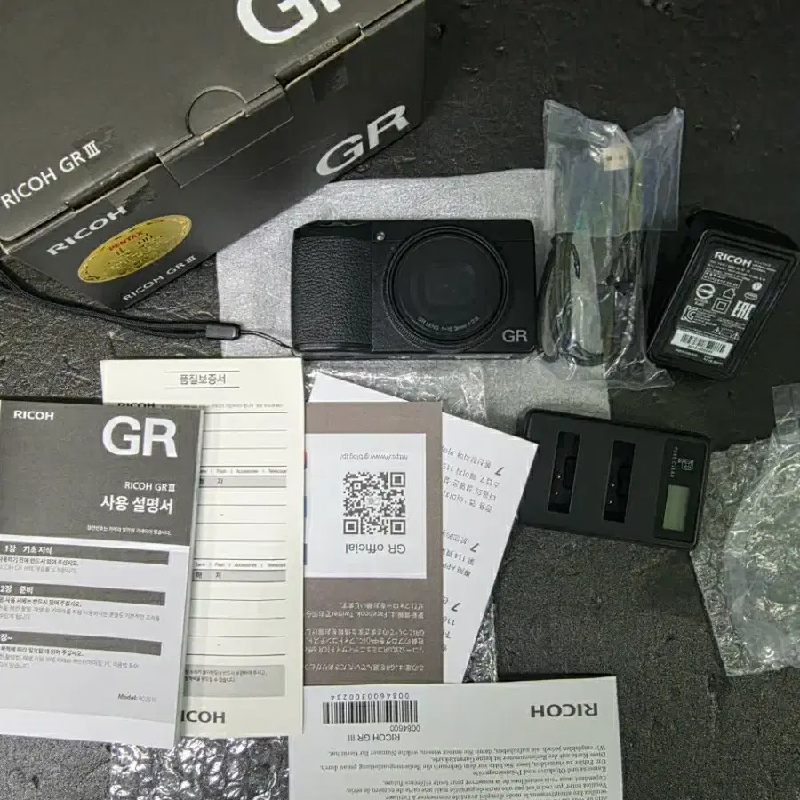 리코gr3 팔아요~ 3천컷대 풀박스 악세사리포함 판매해요