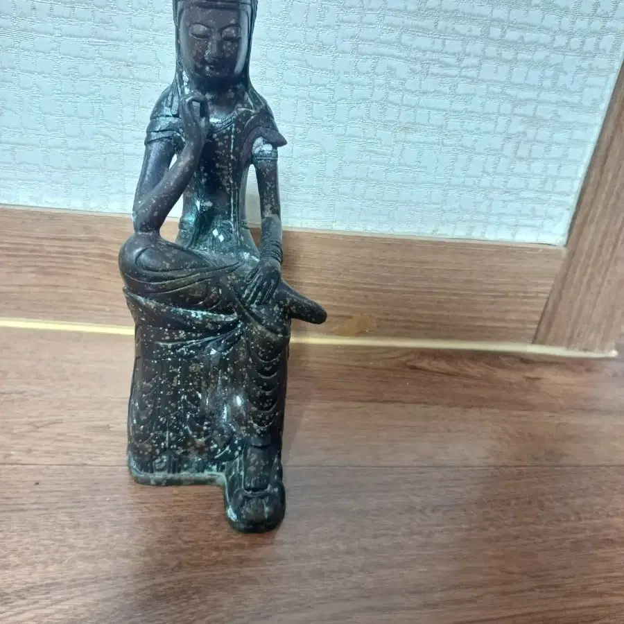 10.  22 센치 반가사유상   동재질사진되로