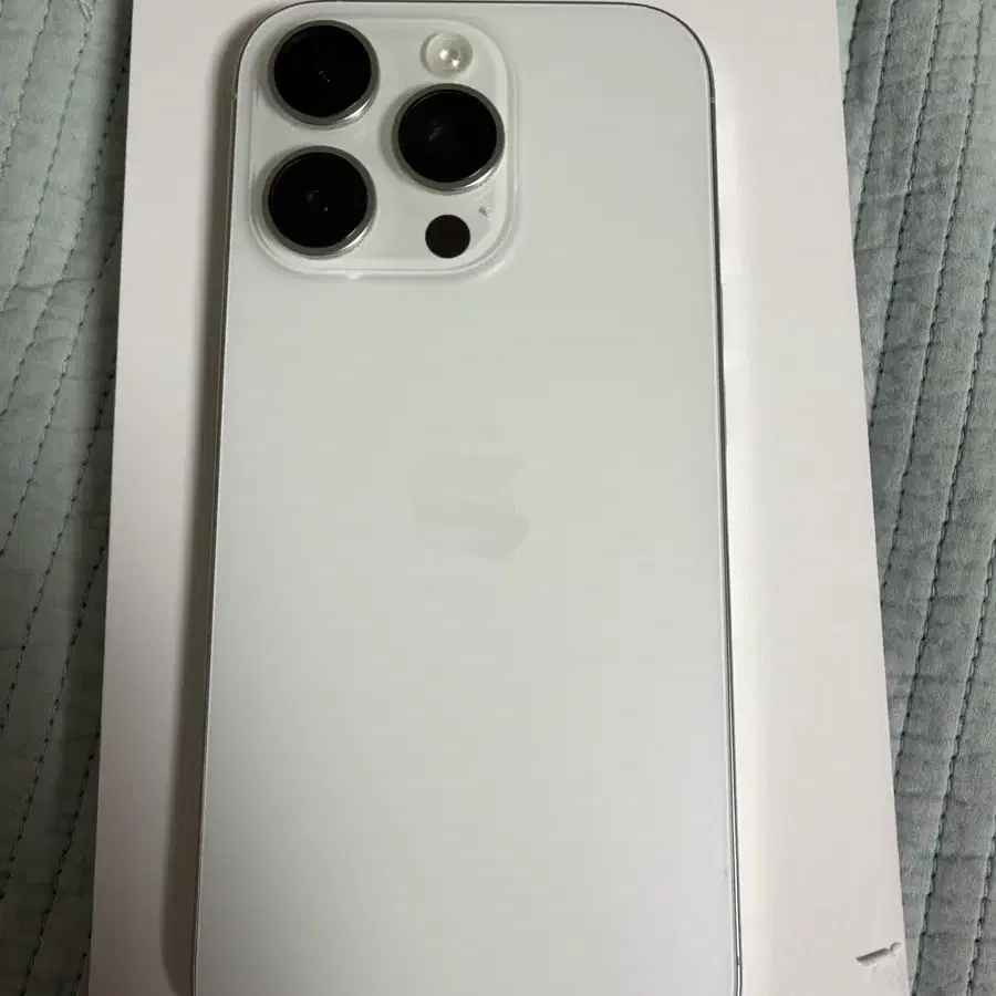 아이폰 16프로 화이트 256gb 애플케어+풀박스+액정유리필름+ 정품 케이스 및 케이스류
