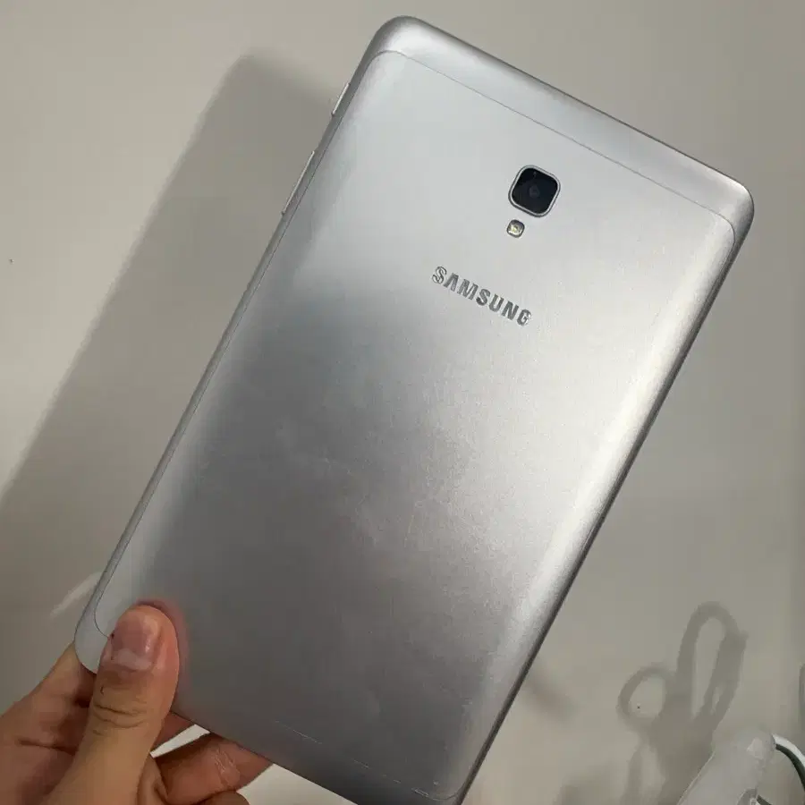 SS급 갤럭시탭A 8.0 32기가 실버색상
