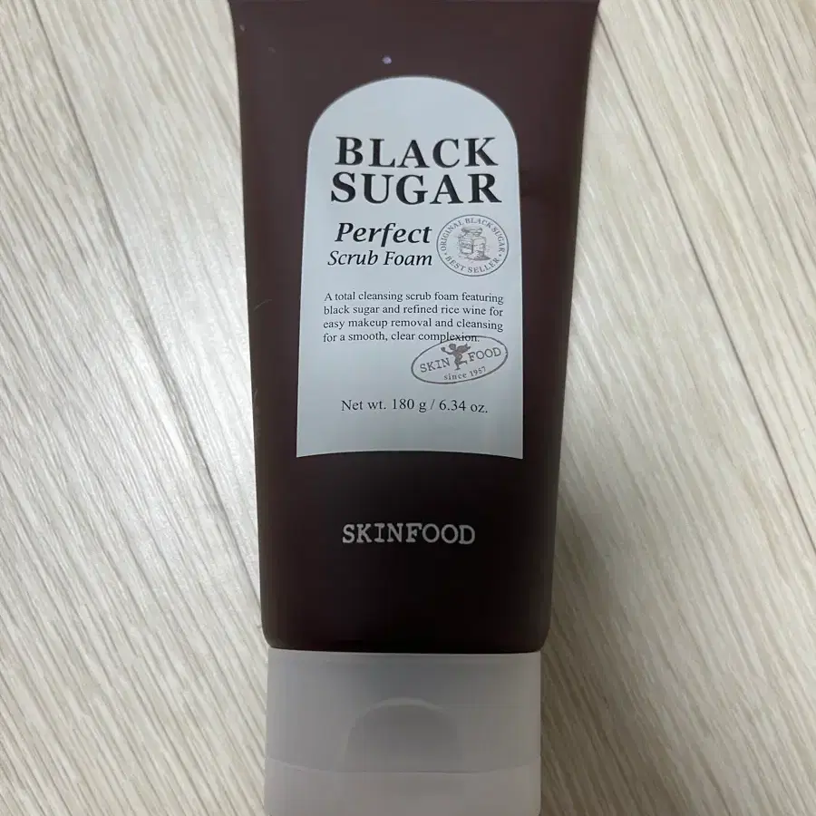 스킨푸드 블랙슈가 퍼펙트 스크럽폼 180g