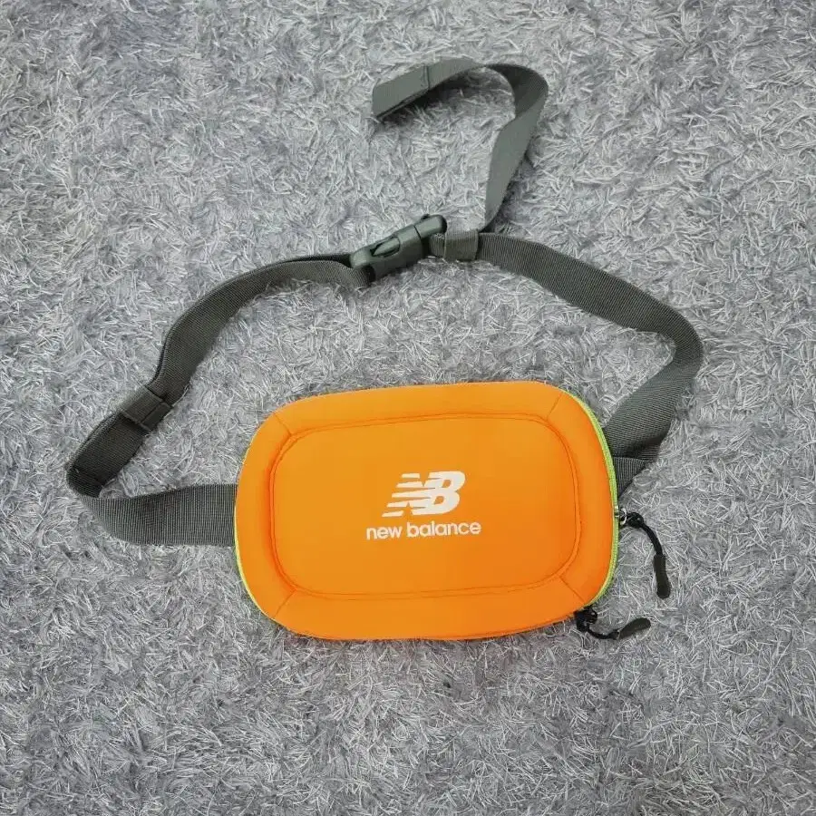 뉴발란스 힙색 슬링백