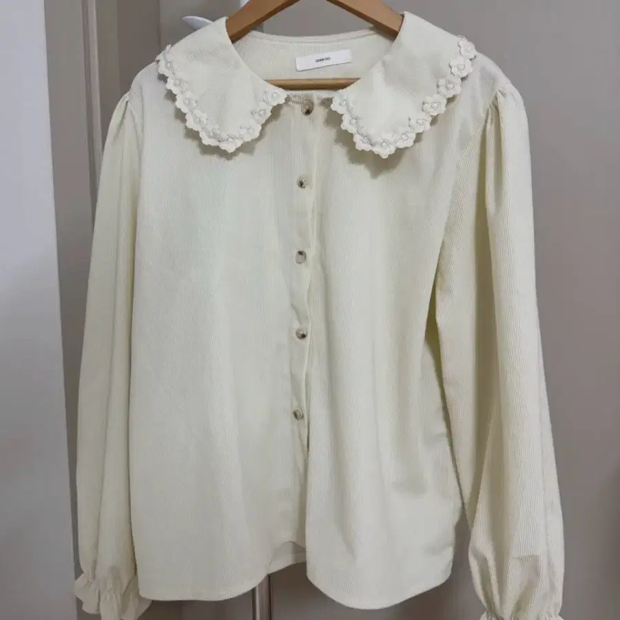 [새상품] 데이지 카라 포인트 블라우스
