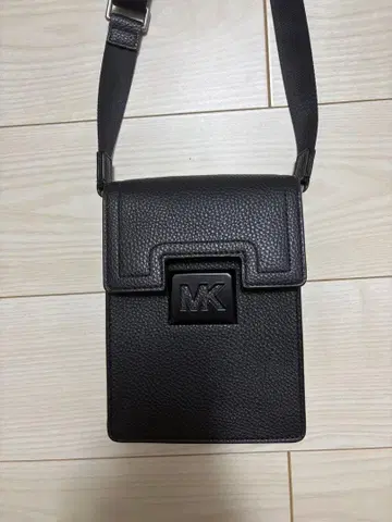 마이클코어스 블랙 가죽 숄더백