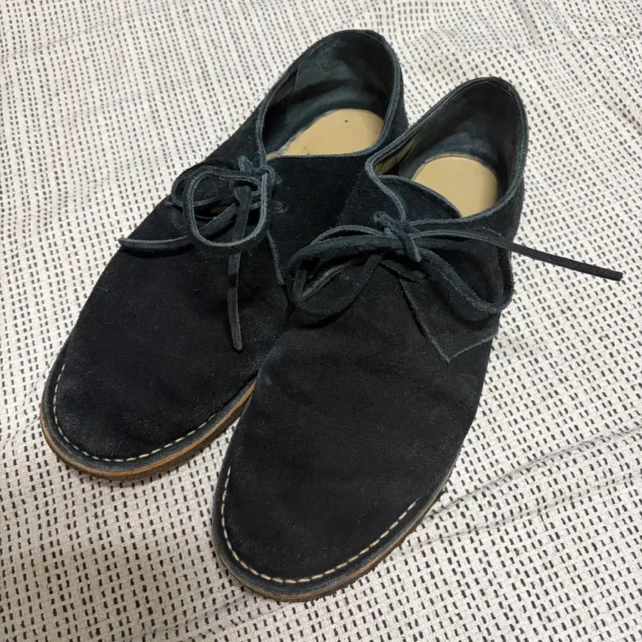 꼼데가르송 옴므 스웨이드 더비