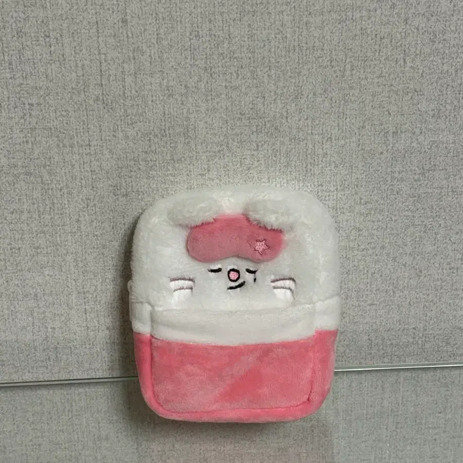 스키즈 지니렛 콜렉트 케이스 침대