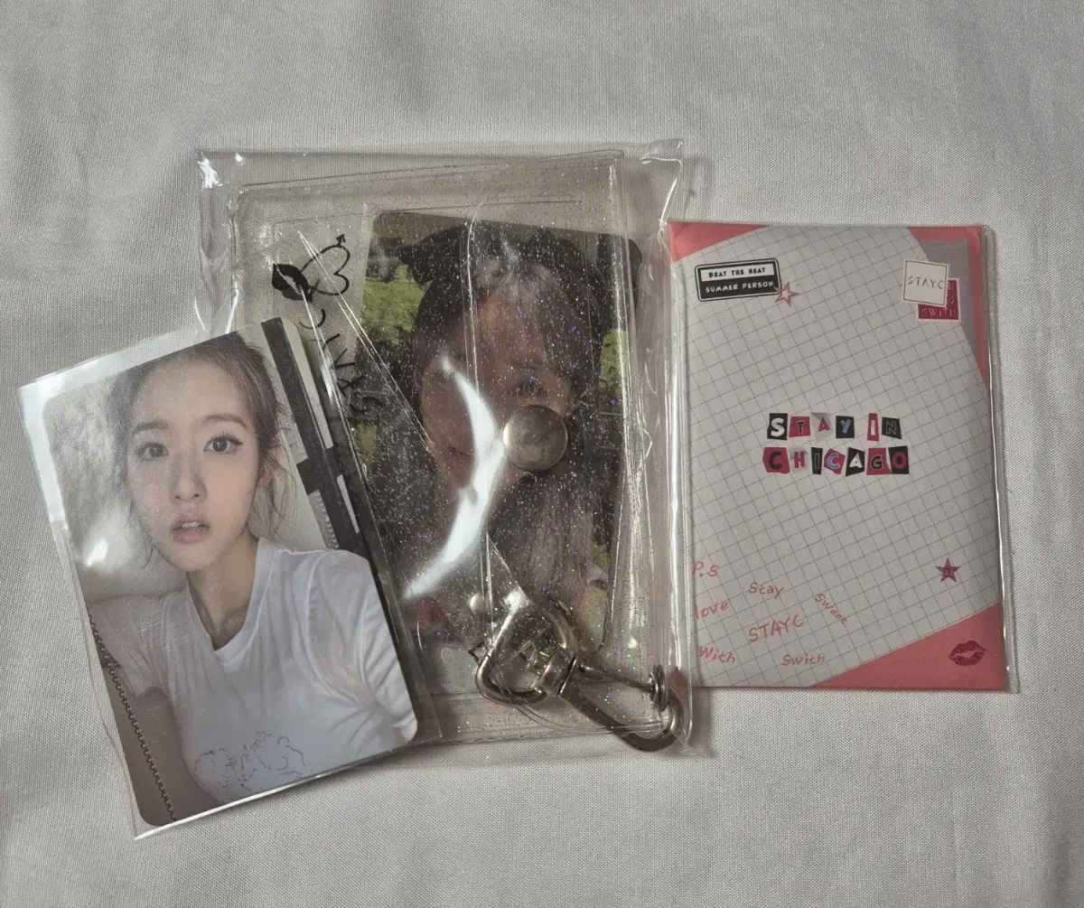 Stayc Chicago pop up card wallet + photocard set sealed (includes 30,000 won pre-order benefit)