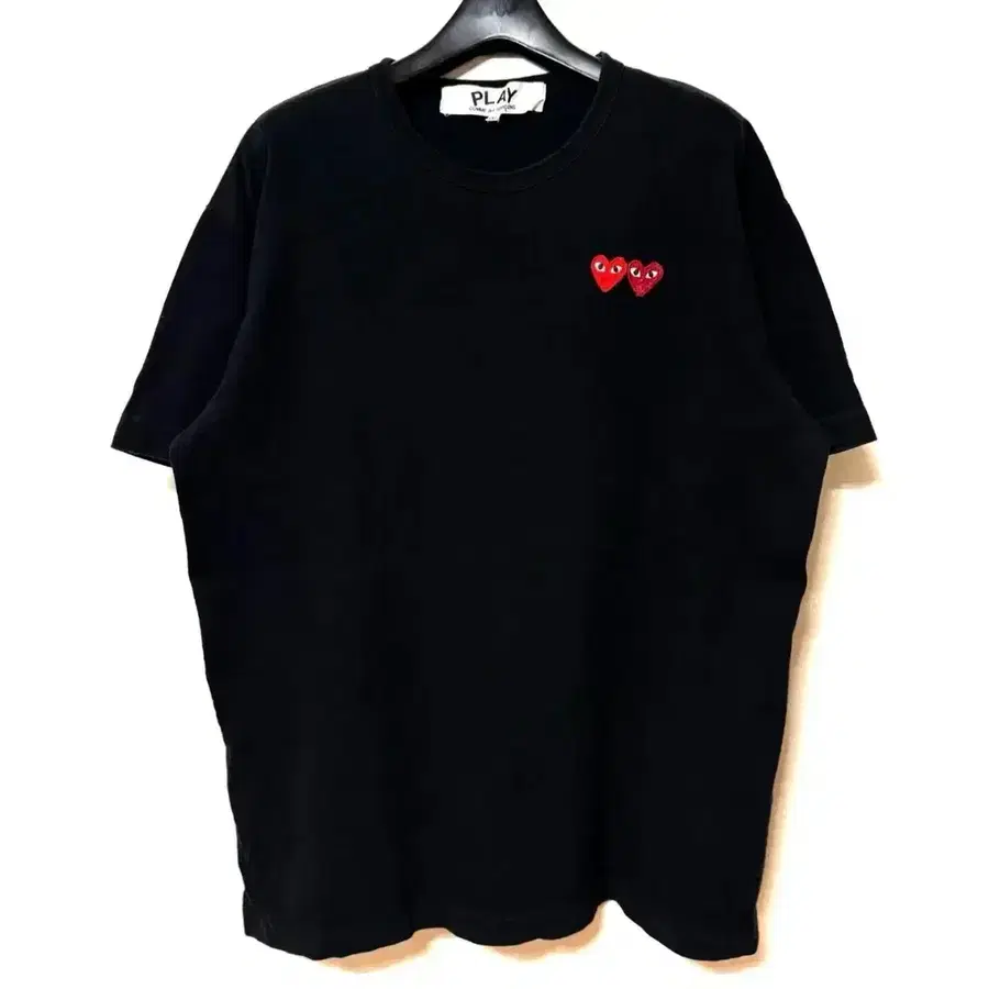 [XXL,110]꼼데가르송 더블하트 와펜 반팔티 블랙