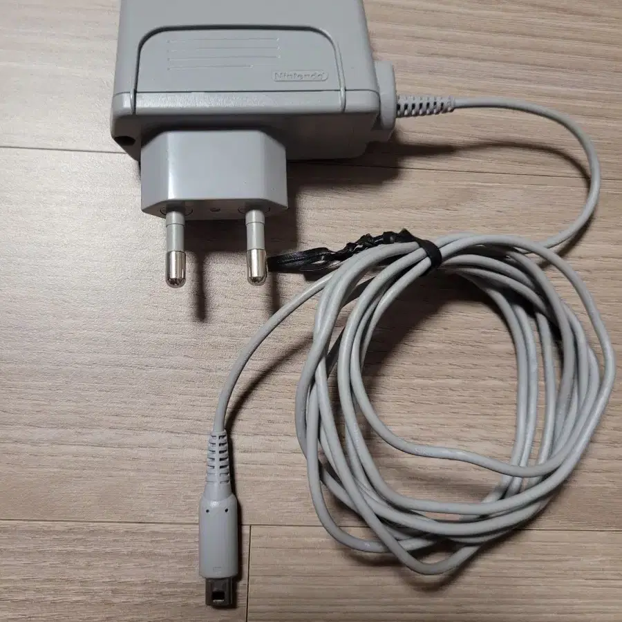 3ds dsi 2ds dsi ll 닌텐도 정품 충전기 팔아요. 상태좋아여.