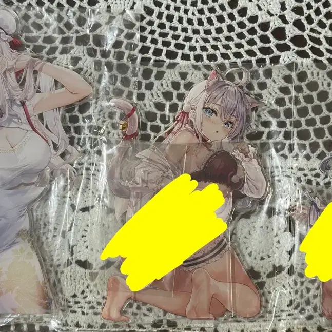 아랴 코미케 아크릴