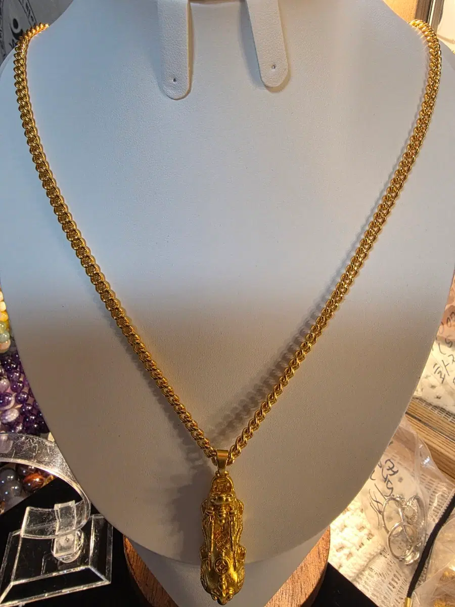 Gold necklace pendant