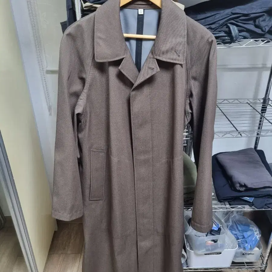 유니클로 u 르메르 레어 블록테크 코트 브라운 M 팝니다