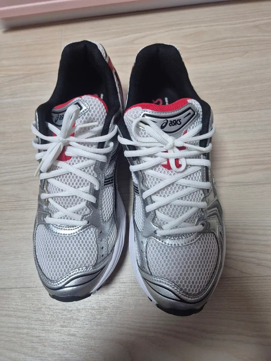 Asics running shoes white silver