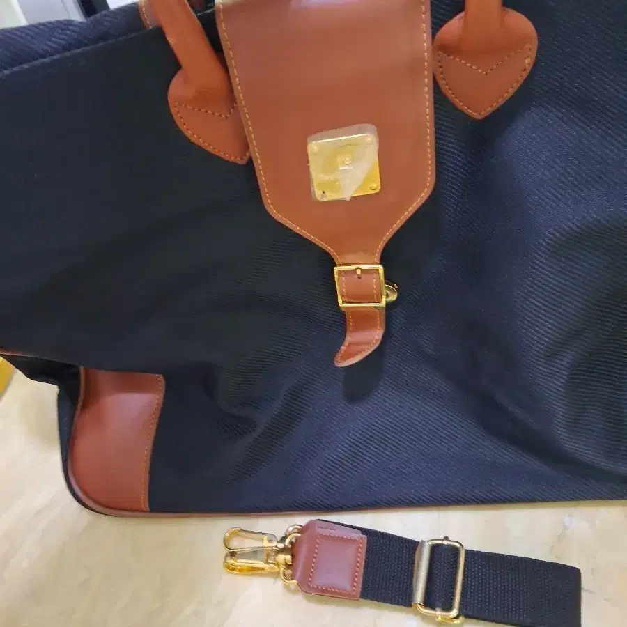 피에르가르뎅곤색여행가방
