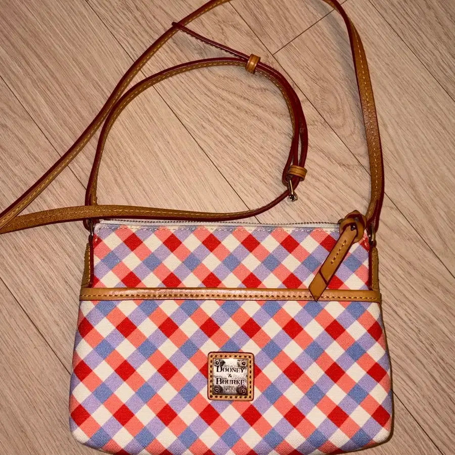 Dooney & Bourke 체크 크로스백