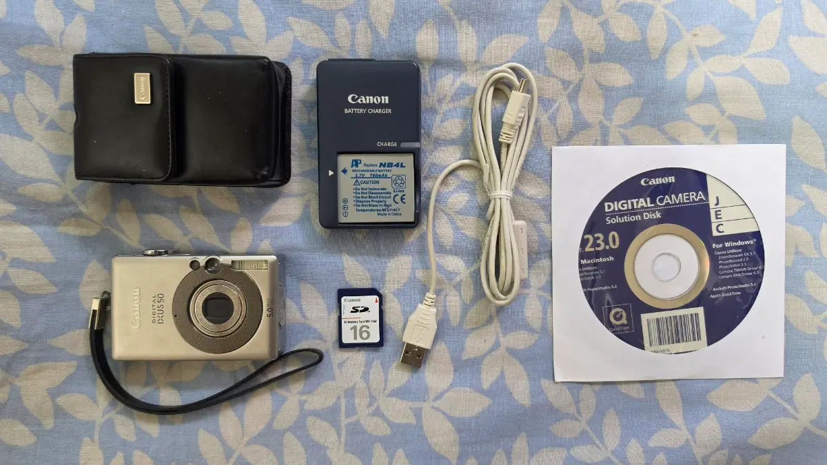 Canon IXUS 50 digital camera