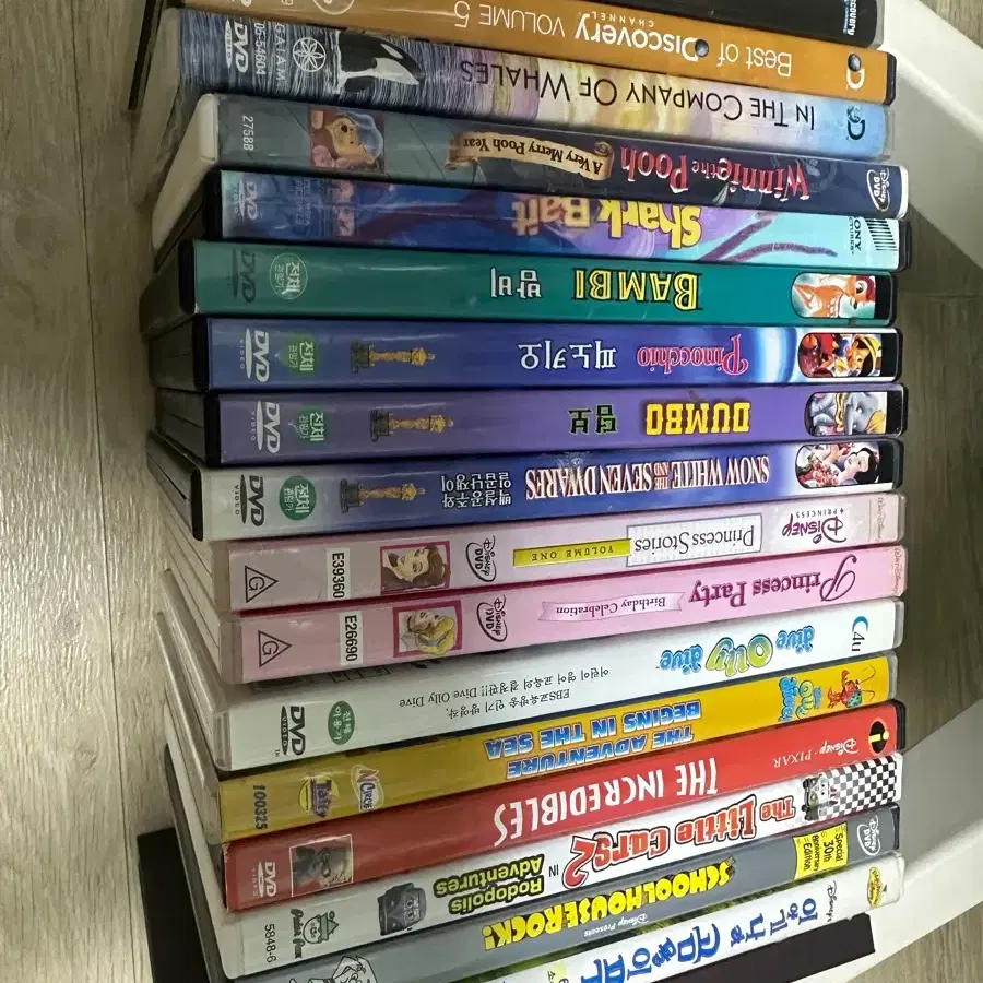 디즈니 DVD 모음 (플래닛 어스, 곰돌이 푸, 피노키오, 덤보, 인크레더블 등)