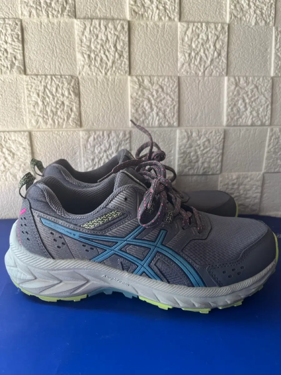 Asics Gel sneakers