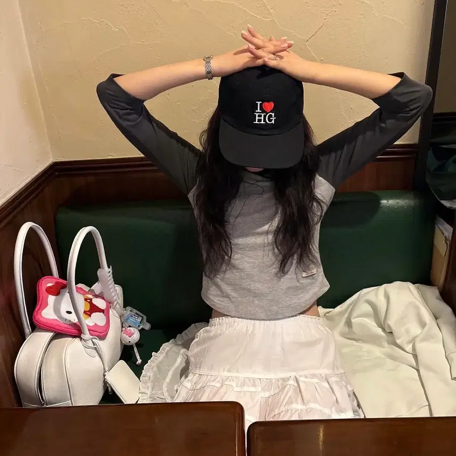 러브바이무드 Raglan Medium Logo Tee 래글런 티