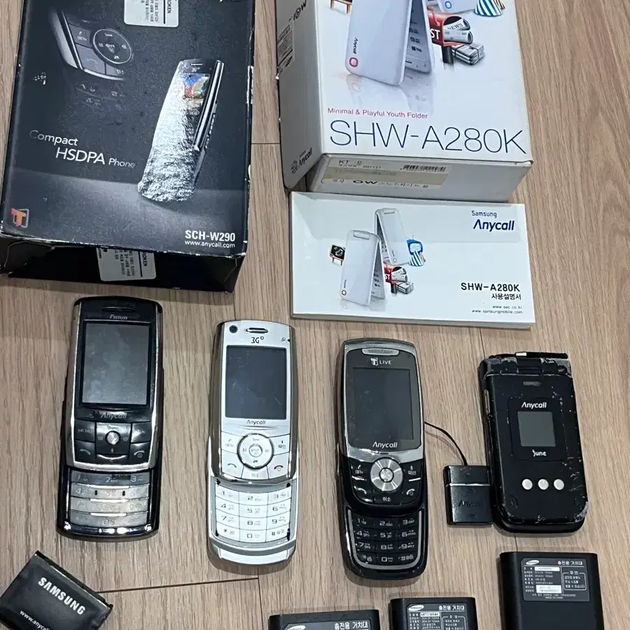애니콜 옛날폰,중고폰 / 충전용거치대, 배터리 포함
