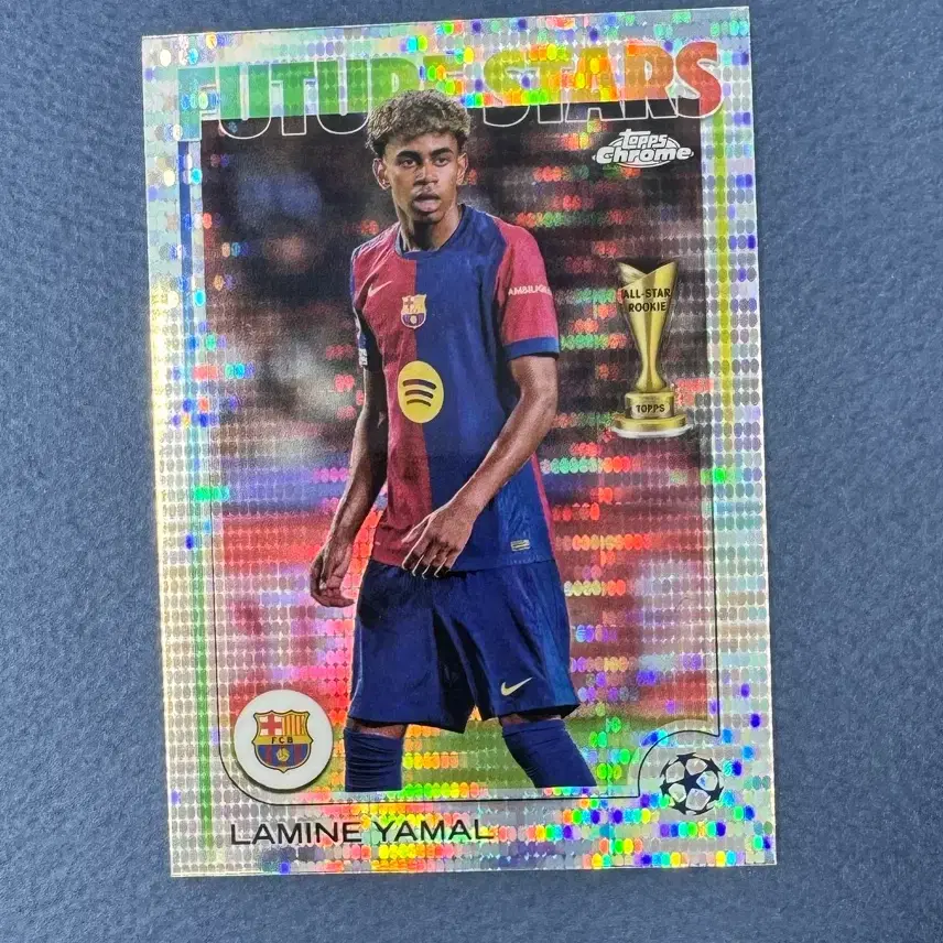 2024-25 Topps Chrome UEFA Club Competitions 라민 야말 Future Stars Pulsar Refractor