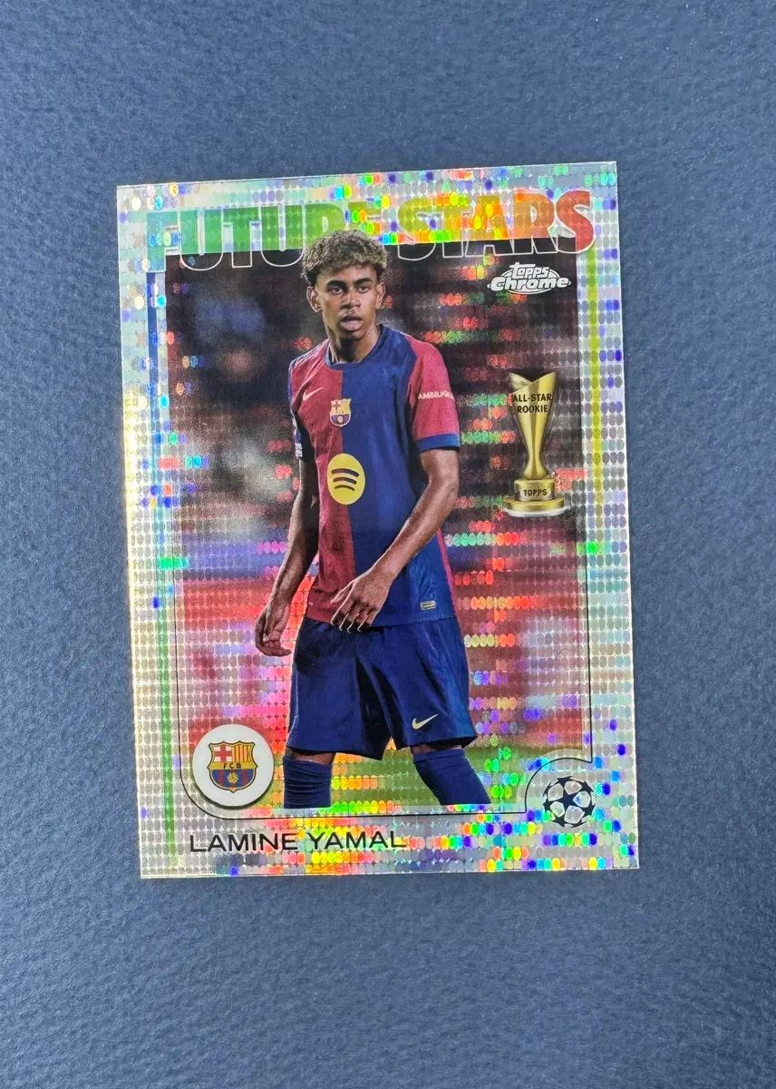 2024-25 Topps Chrome UEFA Club Competitions 라민 야말 Future Stars Pulsar Refractor